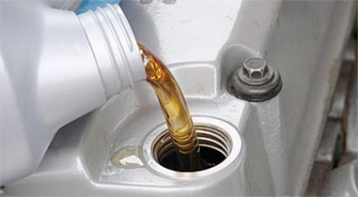 Lukoil vrea să modernizeze producţia de lubrifianţi auto din Piteşti